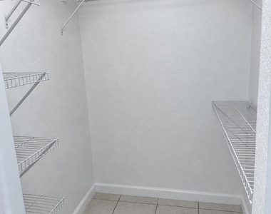 121 Sw Palm Drive - Photo Thumbnail 10
