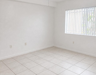 121 Sw Palm Drive - Photo Thumbnail 7