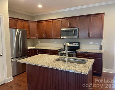 2510 Gallery Drive - Photo Thumbnail 4