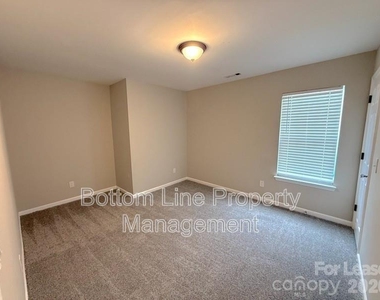 4133 Robinwood Drive - Photo Thumbnail 16