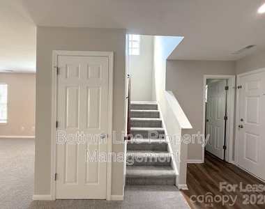4133 Robinwood Drive - Photo Thumbnail 10