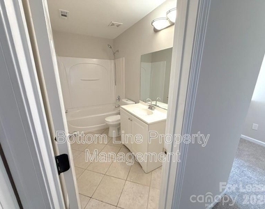 4133 Robinwood Drive - Photo Thumbnail 12