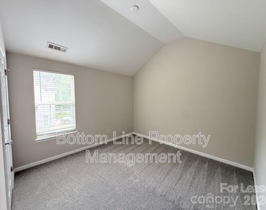 4133 Robinwood Drive - Photo Thumbnail 14
