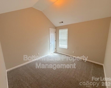 4133 Robinwood Drive - Photo Thumbnail 15