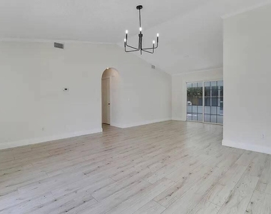 2558 Sw Chestnut Lane - Photo Thumbnail 6