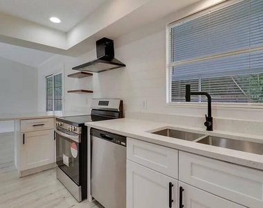 2558 Sw Chestnut Lane - Photo Thumbnail 3