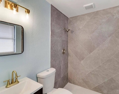 2558 Sw Chestnut Lane - Photo Thumbnail 12