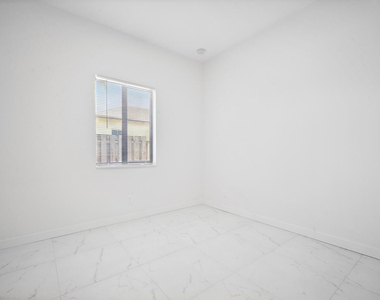 1009 14th Street - Photo Thumbnail 7