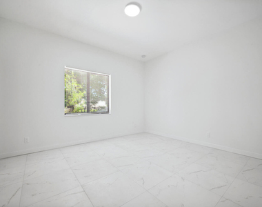 1009 14th Street - Photo Thumbnail 11