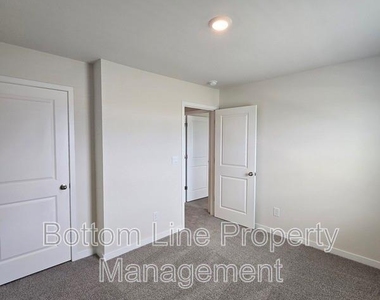 549 Blackpool Court - Photo Thumbnail 32