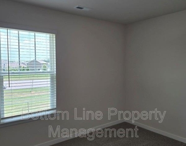 549 Blackpool Court - Photo Thumbnail 30