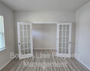 549 Blackpool Court - Photo Thumbnail 5