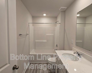 549 Blackpool Court - Photo Thumbnail 34