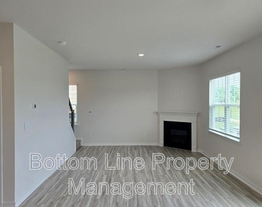 549 Blackpool Court - Photo Thumbnail 11
