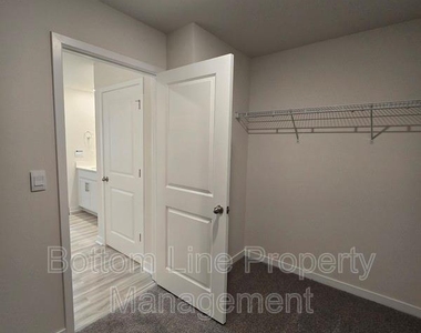 549 Blackpool Court - Photo Thumbnail 24