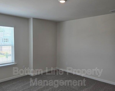549 Blackpool Court - Photo Thumbnail 26