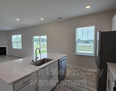 549 Blackpool Court - Photo Thumbnail 10
