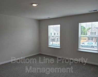 549 Blackpool Court - Photo Thumbnail 18