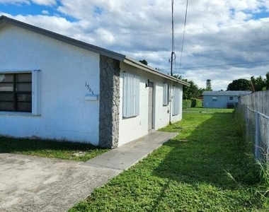 1565 W 36th Street - Photo Thumbnail 2