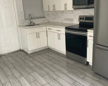 1565 W 36th Street - Photo Thumbnail 5