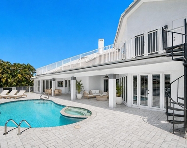 4440 Woodfield Boulevard - Photo Thumbnail 4