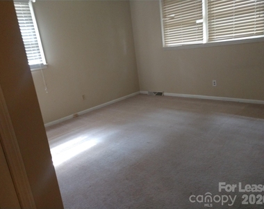 10115 Elmsbrook Lane - Photo Thumbnail 12