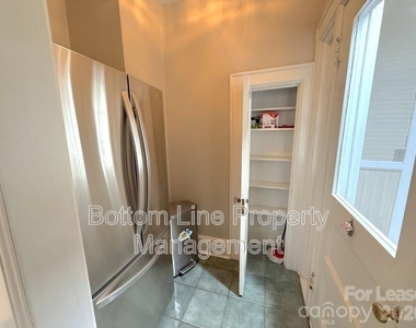 613 S York Street - Photo Thumbnail 10
