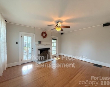 613 S York Street - Photo Thumbnail 4
