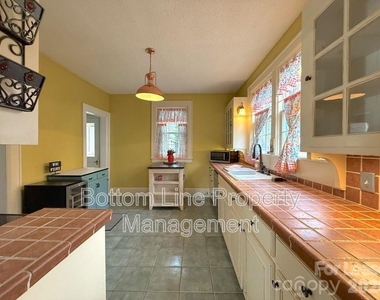 613 S York Street - Photo Thumbnail 7
