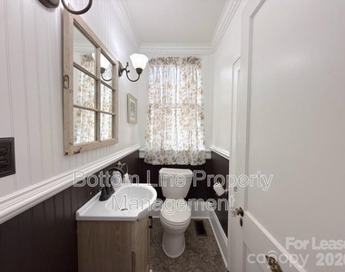 613 S York Street - Photo Thumbnail 13