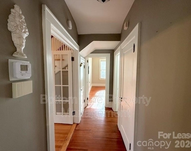 613 S York Street - Photo Thumbnail 12