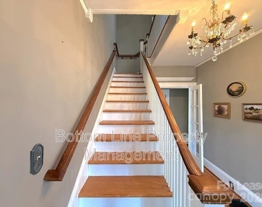 613 S York Street - Photo Thumbnail 17
