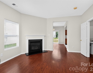 9107 Newfield Street - Photo Thumbnail 6