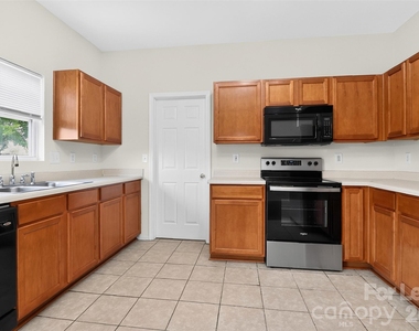 9107 Newfield Street - Photo Thumbnail 12