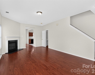 9107 Newfield Street - Photo Thumbnail 4