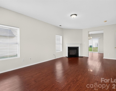 9107 Newfield Street - Photo Thumbnail 3