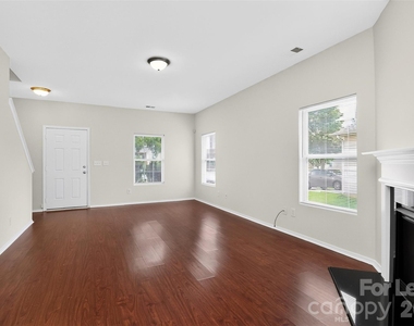 9107 Newfield Street - Photo Thumbnail 5