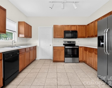 9107 Newfield Street - Photo Thumbnail 16