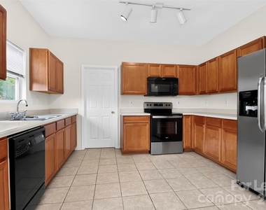 9107 Newfield Street - Photo Thumbnail 10