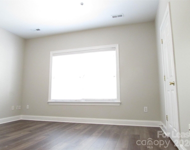 21725 Aftonshire Drive - Photo Thumbnail 5