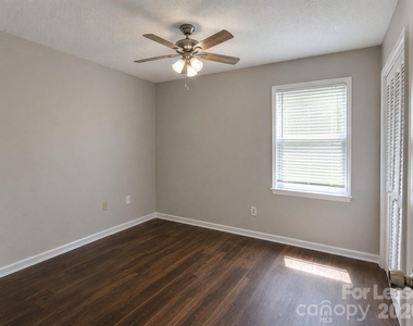 7718 Linda Lake Drive - Photo Thumbnail 12