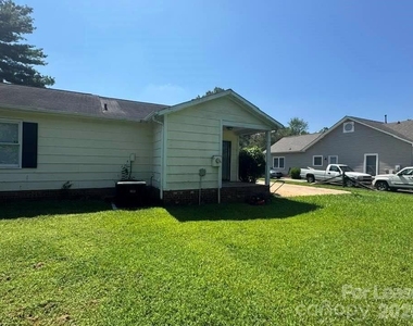 7718 Linda Lake Drive - Photo Thumbnail 17