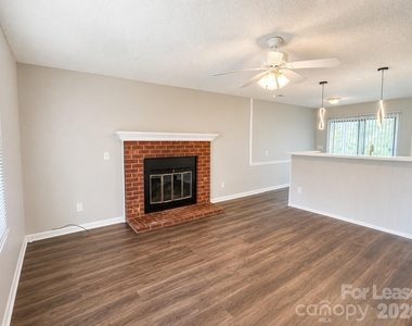 7718 Linda Lake Drive - Photo Thumbnail 4