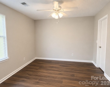 7718 Linda Lake Drive - Photo Thumbnail 9