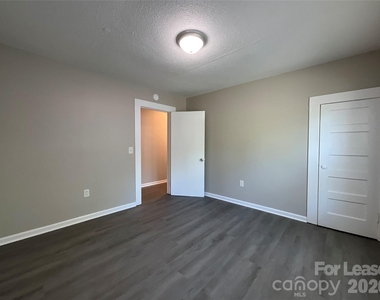 97 Corban Avenue Se - Photo Thumbnail 4