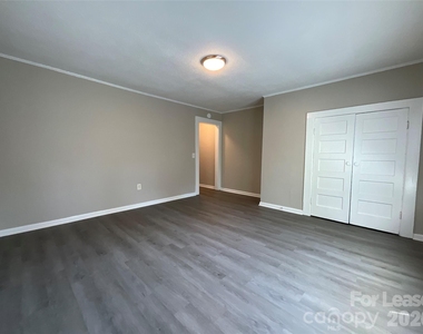 97 Corban Avenue Se - Photo Thumbnail 2