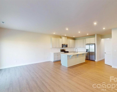 9542 Teamwork Street - Photo Thumbnail 2