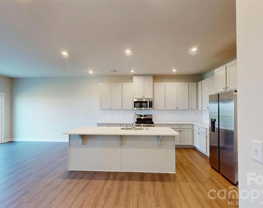 9542 Teamwork Street - Photo Thumbnail 3
