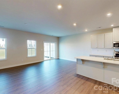9542 Teamwork Street - Photo Thumbnail 4