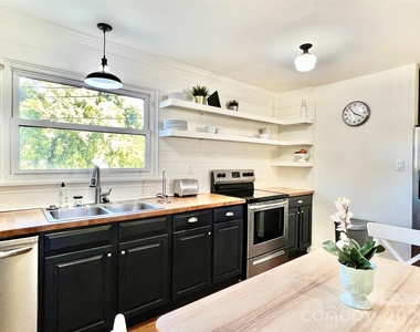 2931 Belmeade Drive - Photo Thumbnail 7
